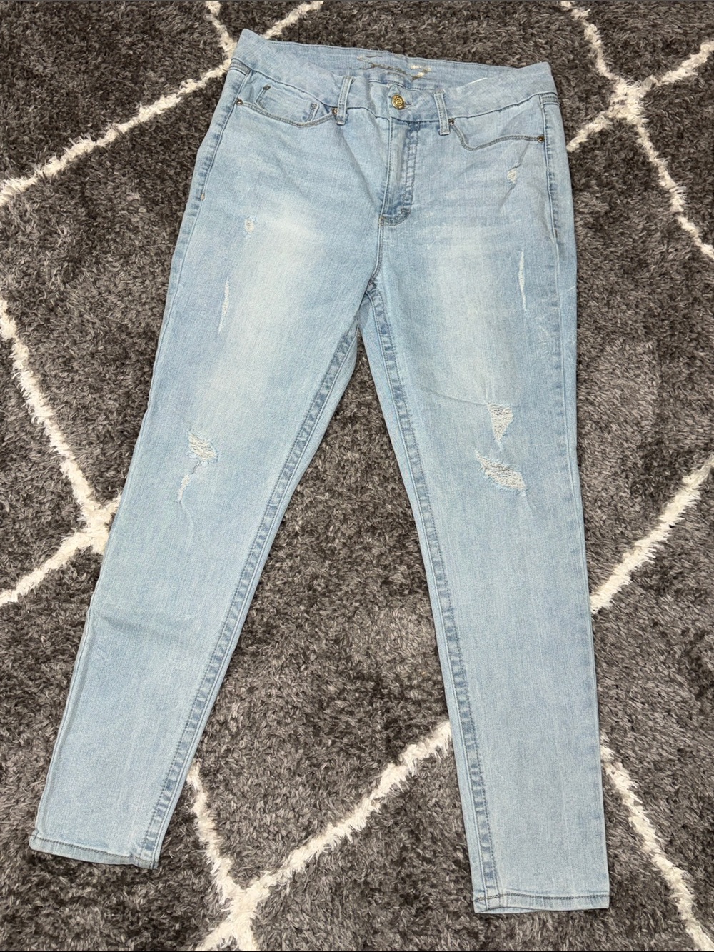 Size 14 Seven7 Tummyless High Rise Skinny Light Blue Distressed Skinny Jeans